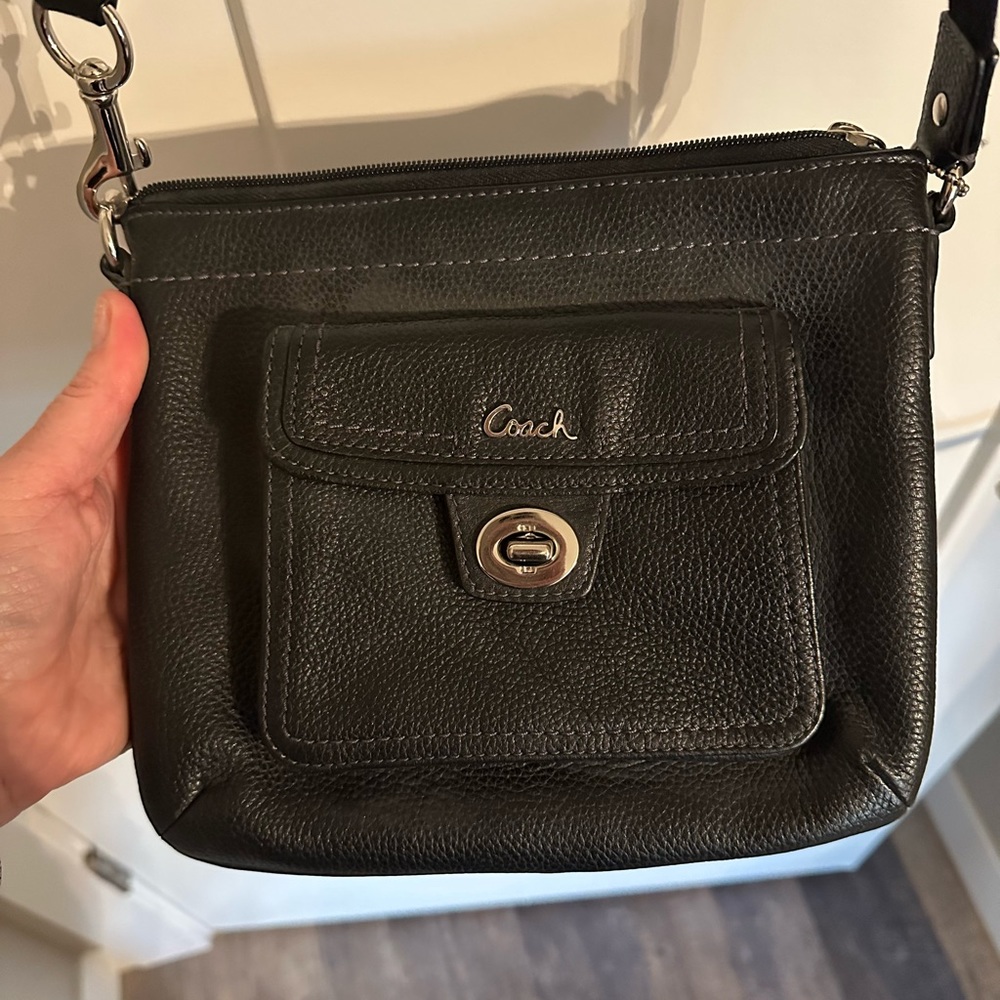 Cute coach purse with darling silver coach logo